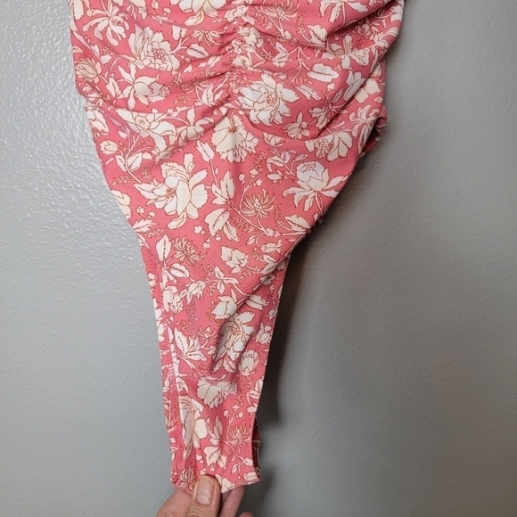 One piece rusched floral swim suit - Picture 4 of 10